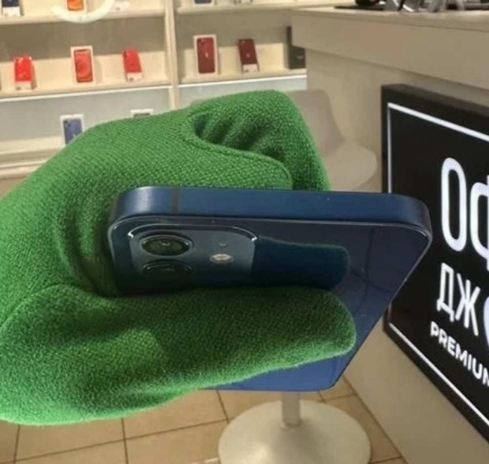 iPhone 12 64 ГБ б/у